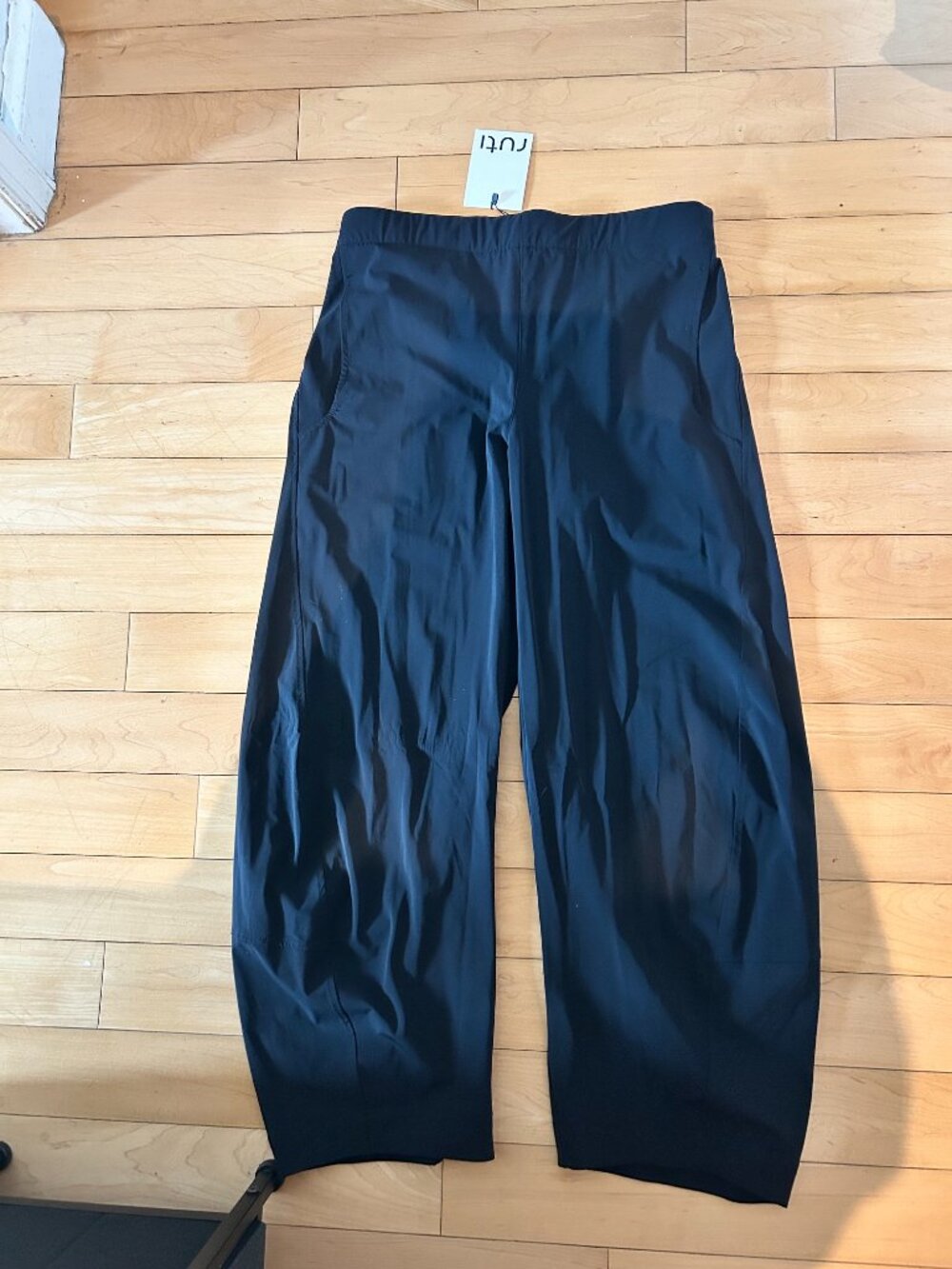 NWT! - Ruti "On The Loose Pants" - Size 8 Barrel Shape - black - Picture 2 of 3